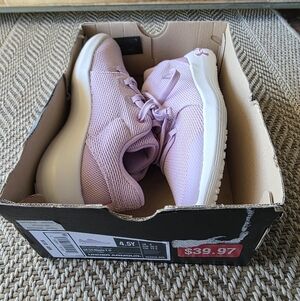 Under Armour Lilac Lightweight Girl's Shoes